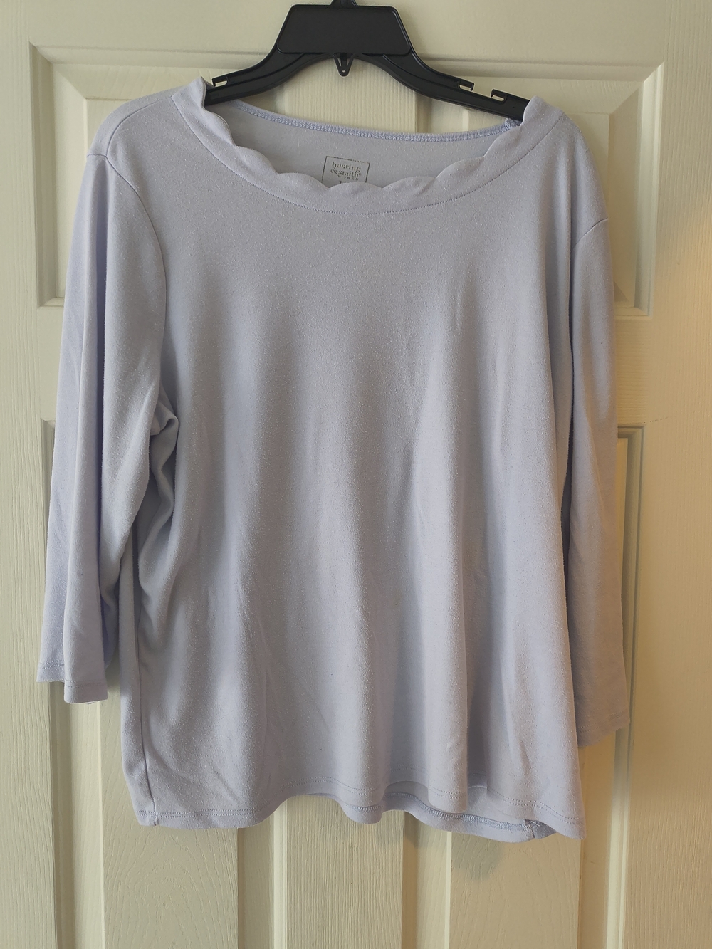 Women's Scallop Neck Long-Sleeve Top in Light Lavender